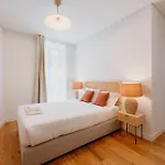 Lisbon Orange House - Elegant Two-Bedroom Apartment Rc E